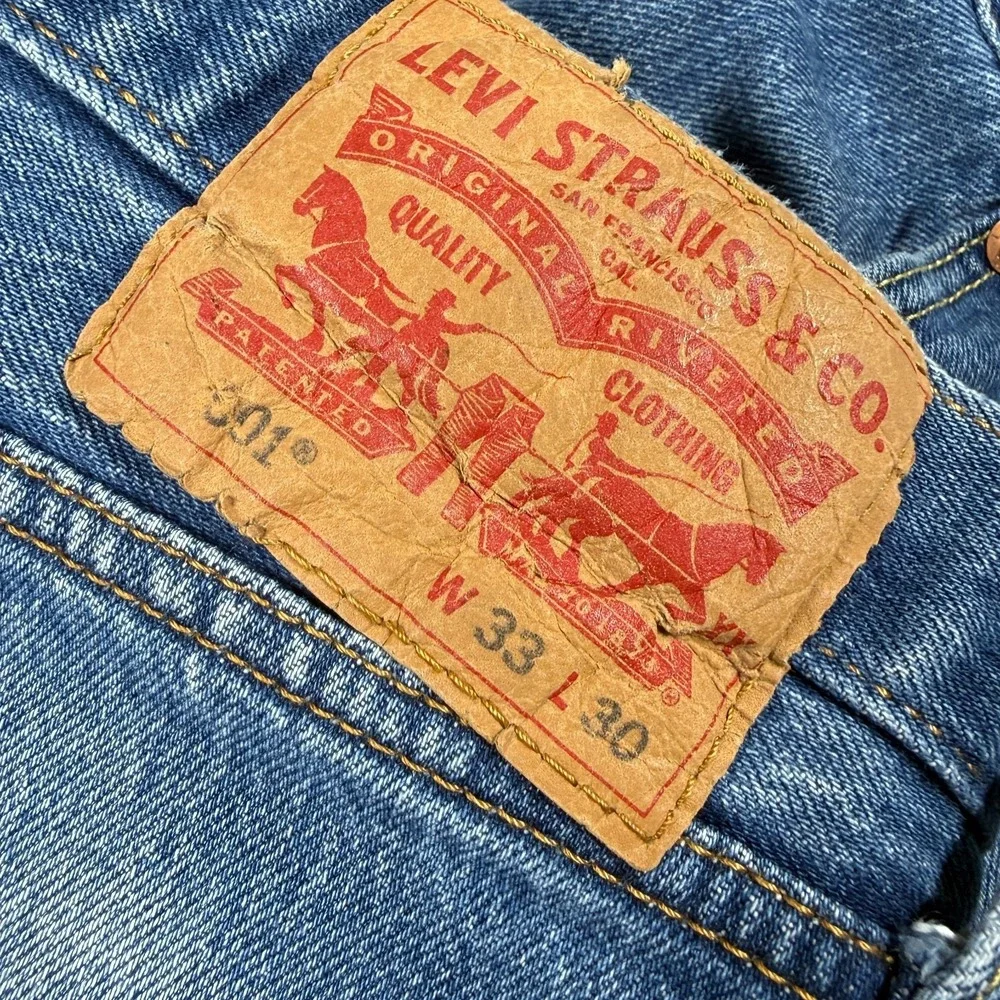 Levi's Jeans Mens 33x30 Blue 501 Button Fly Straight Leg Classic Fit Cotton Deni